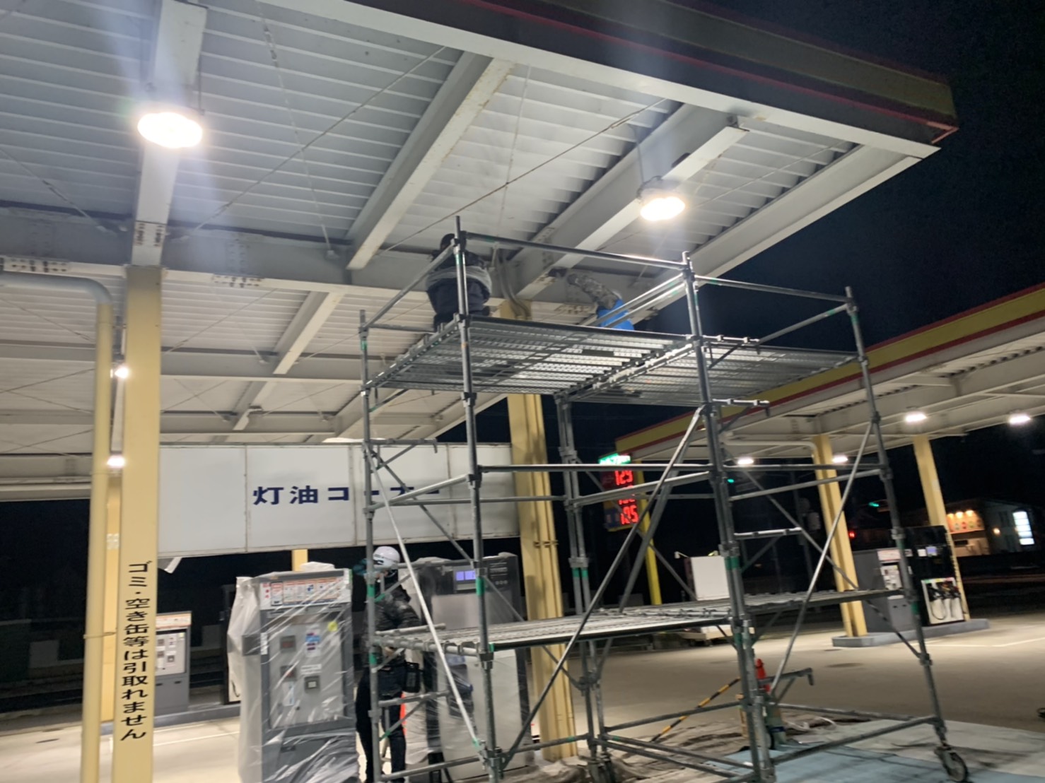 ガソリンスタンド塗装工事着工しました！！