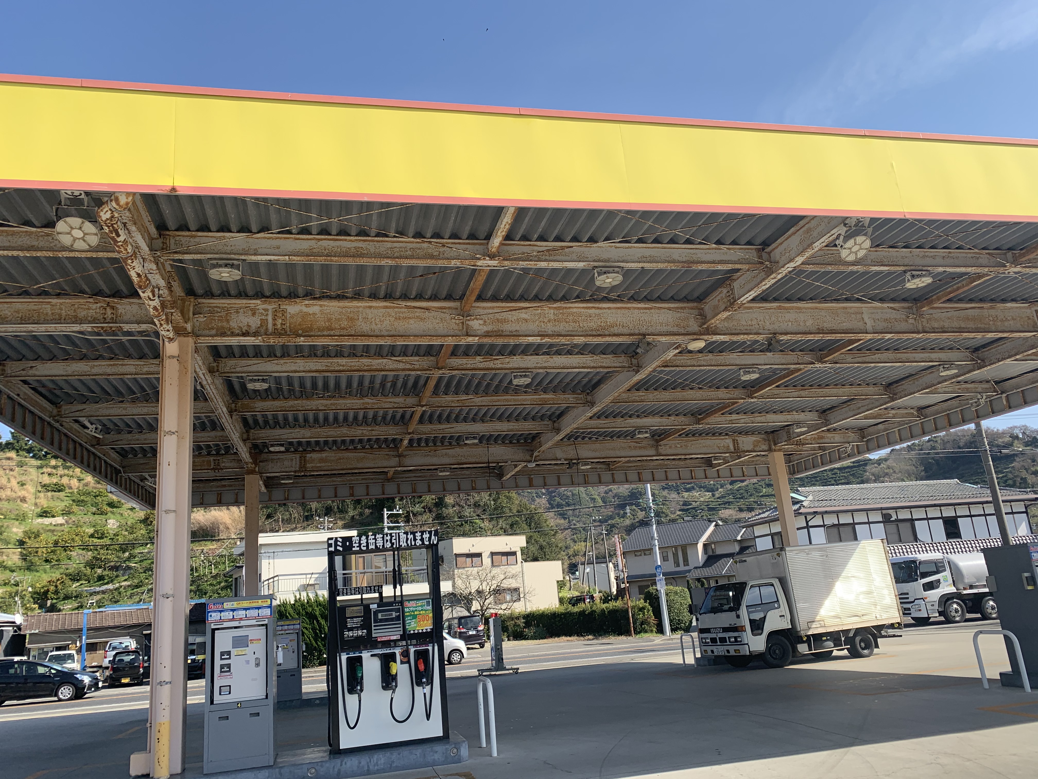 ガソリンスタンド塗装工事着工しました！！