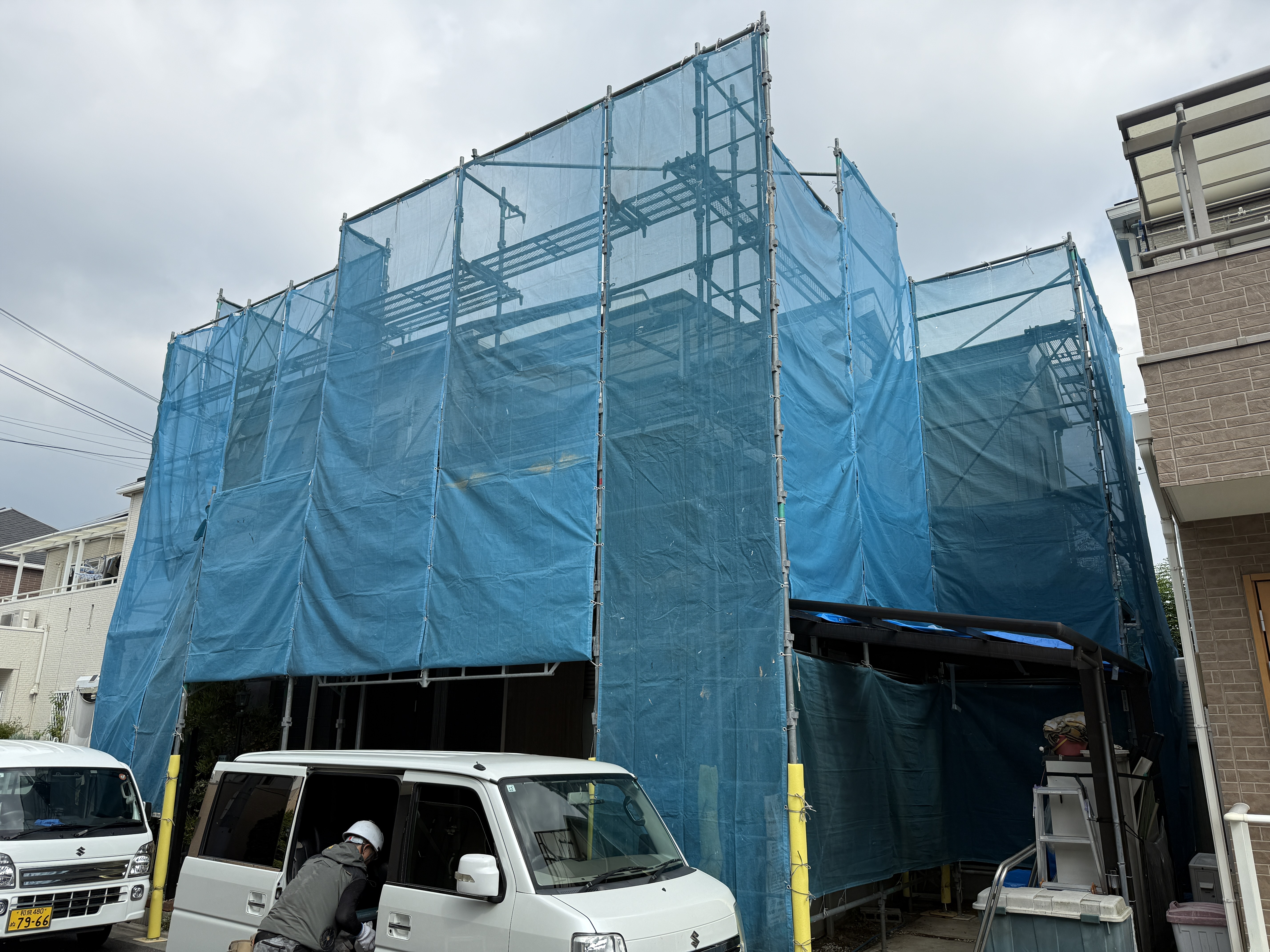 和泉市H様邸　屋根・外壁工事着工しました