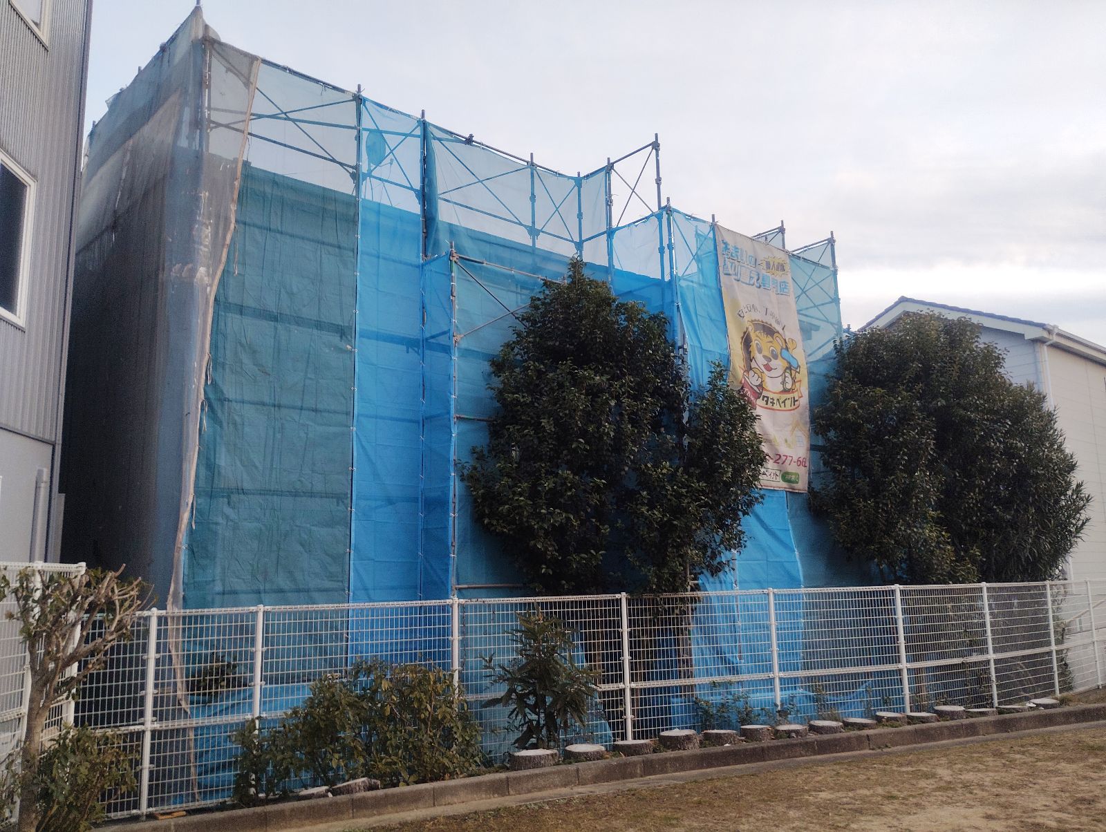 和泉市N様邸　屋根・外壁塗装工事着工しました！！