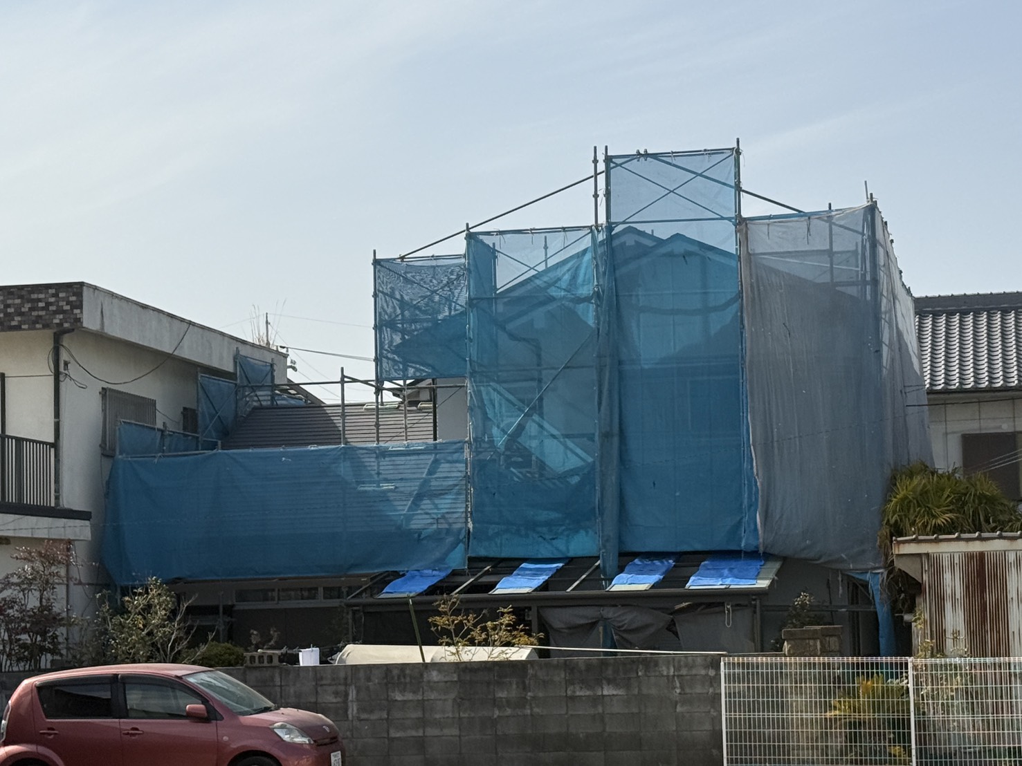 泉佐野市M様邸　屋根・外壁塗装工事着工しました！！